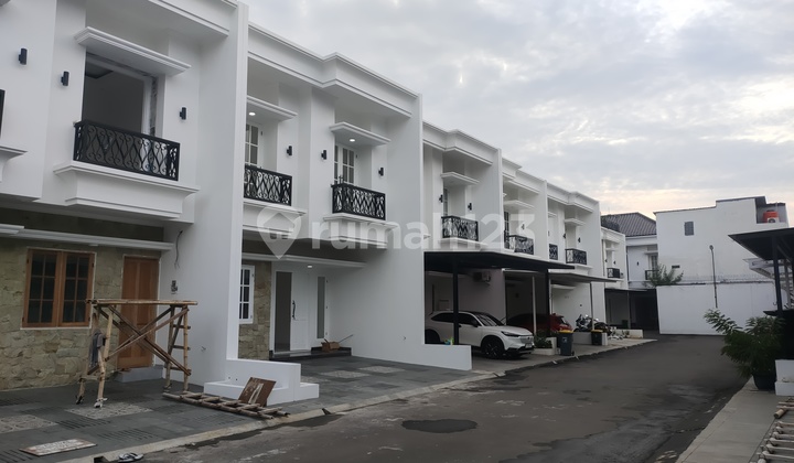 American Classic Home in a Single-Gate Cluster 2