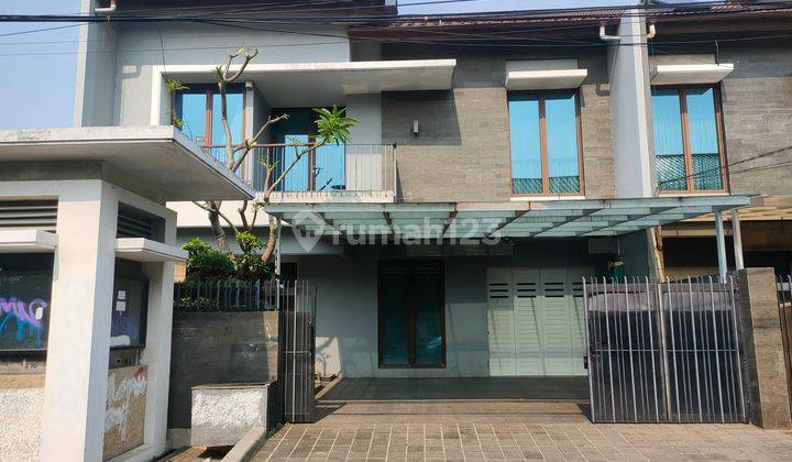 Best Deal! Rumah Second Terawat Dengan Taman Luas Dalam Komplek 1