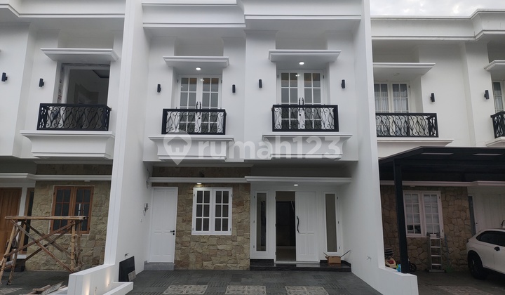 Rumah American Classic Dalam One Gate Custer