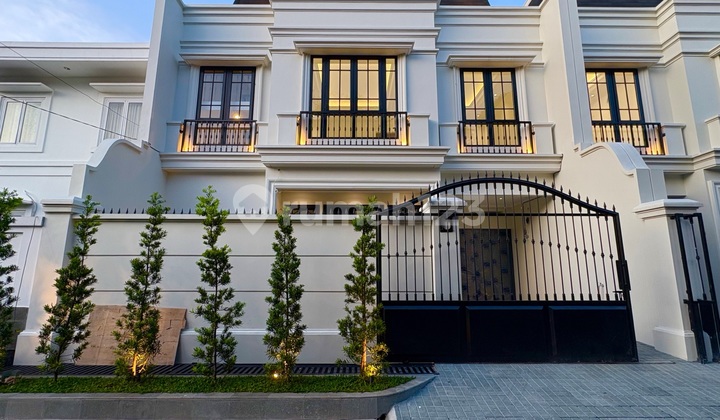 Luxury American Classic House in One Gate Cempaka Putih Complex Luxury American Classic House in One Gate Cempaka Putih Complex