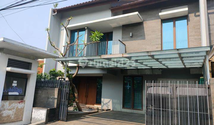 Best Deal! Rumah Second Terawat Dengan Taman Luas Dalam Komplek 2