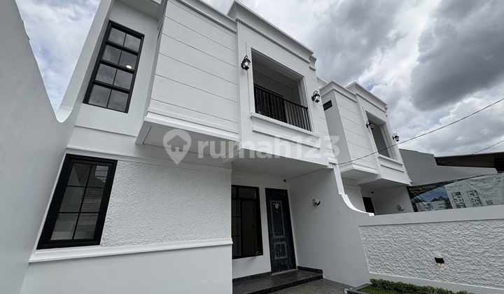 Rumah Modern Minimalis Dalam Komplek di Duren Sawit Jakarta Timur
