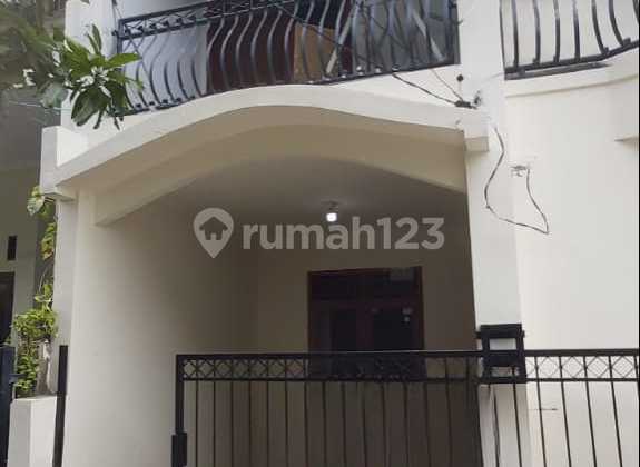 Disewakan Rumah 2 Lantai Taman Galaxy Bekasi