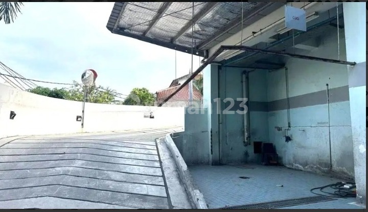 For Sale: Land & Building Ex-Showroom Ready to Use in Sunter