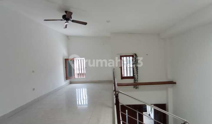 Disewakan Rumah 2 Lantai Siap Huni Kampung Ambon 2