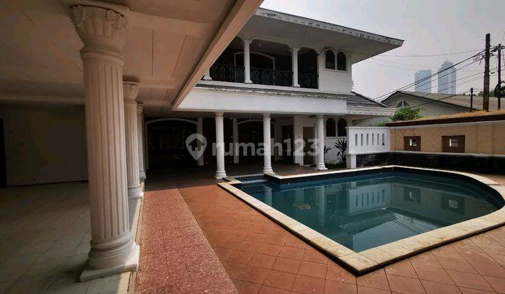 Disewakan Rumah Mewah Private Pool Menteng Dalam 1