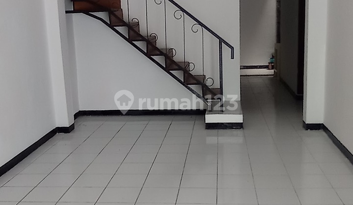 Disewakan Rumah 2 Lantai Siap Huni Pulo Asem 2