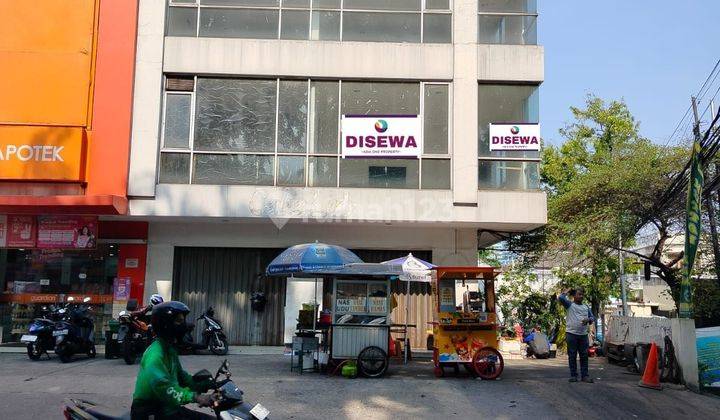 Disewakan Ruko Hoek 3 Lantai Tebet Jakarta 1