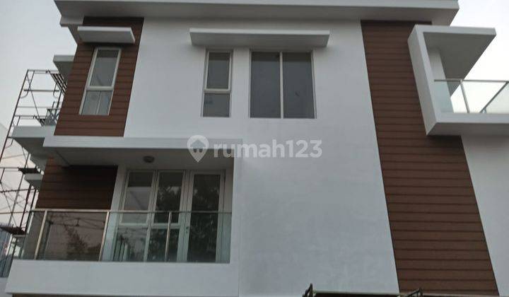 Disewa & Dijual Rumah Cluster Golf Residence Kemayoran 2