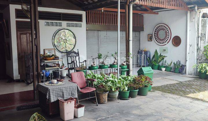 Dijual Rumah tua dan Besar di Jl. Kebon Jeruk Raya Kemanggisan 2