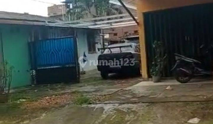 Dijual Rumah bonus 4 kios di daerah Petukangan Selatan 1