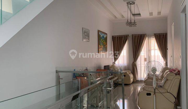 Dijual Rumah 3 lantai siap Huni di Tanjung Duren 2