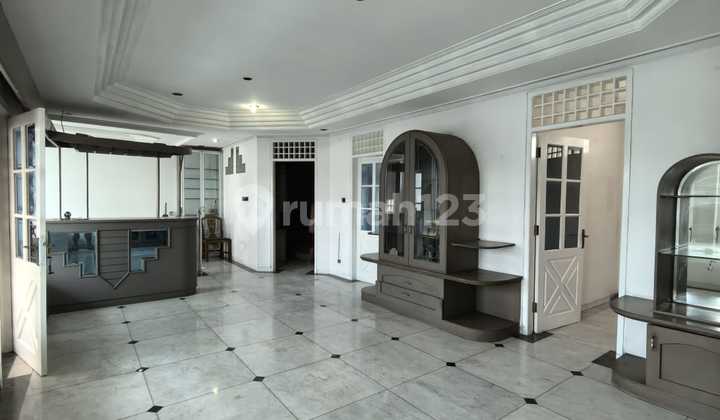 For Quick Sale 3BR House Suitable for Boarding in Gajah Mada 2