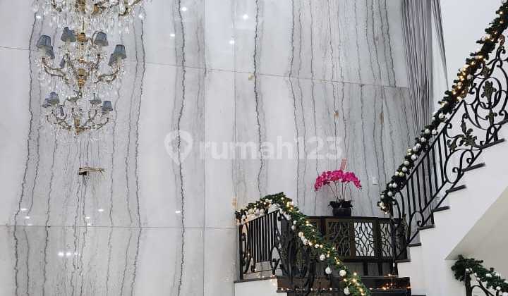 Dijual Rumah Mewah 2Lt di Pondok Indah Dekat dengan Pim