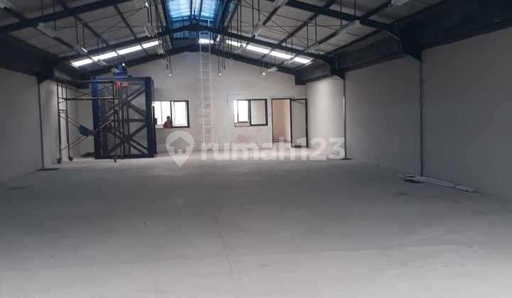 For Rent Warehouse with Bonus Office Ready to Use in Warehouse Complex in Batuceper Tangerang