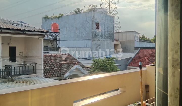 Dijual Rumah 3 Lantai Bagus dan Nyaman Metro 1 Dijual Rumah 3 Lantai Bagus dan Nyaman Metro 1