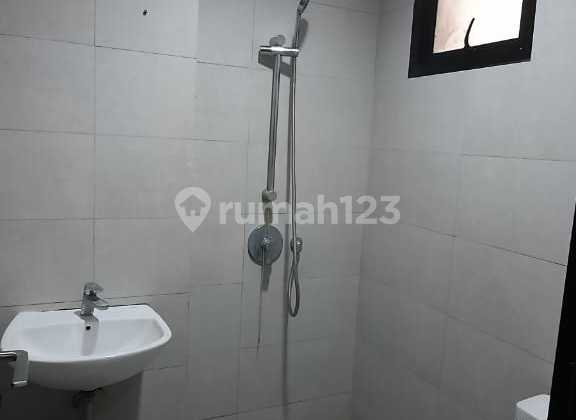 For rent: Nice condo house, unfurnished 1