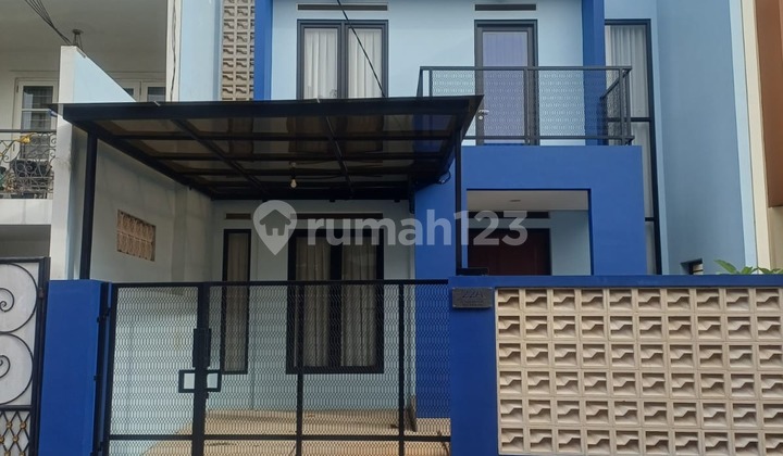 Well-Maintained Minimalist House Ready to Occupy in Tebet, Wide Road Access, Flood-Free, South Jakarta