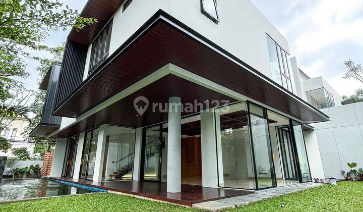 Rumah Modern Tropical Full Renovasi di Kemang, Area Bebas Banjir, Jaksel 1