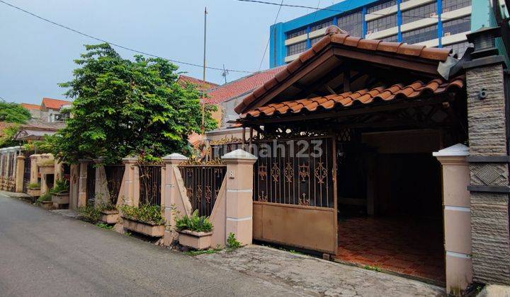 Rumah Asri dan Luas Dekat Area Perkantoran Otista, Jakarta Timur 1