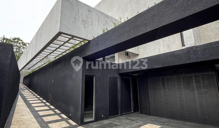 Rumah Dua Lantai Bangunan Baru Exclusive di Area Ampera Kemang Jakarta Selatan
