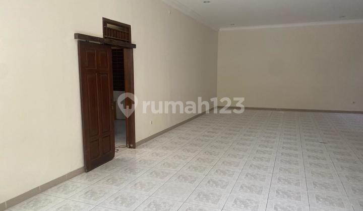 Well-Maintained House Ready to Live In Tebet, Large Road Access, Flood-Free South Jakarta 2