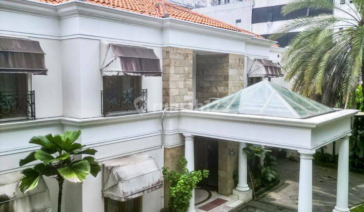 Rumah Mewah 2 Lantai Furnished di Area Elite Menteng, Jakpus 2