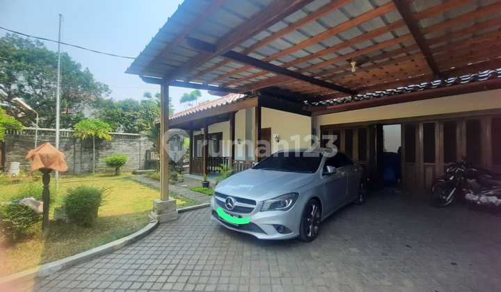 Rumah Terawat Dengan  lahan yang luas di Lebak Bulus, Cocok Buat Kantor Bebas Banjir di Jakarta Selatan 1