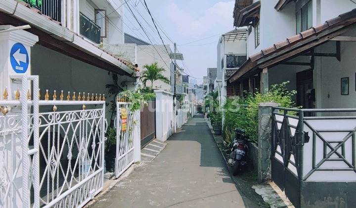 Rumah 2 Lantai Terawat dan Siap Huni di Tebet, Bebas Banjir Bisa Buat kantor atau Mess Karyawan Jakarta Selatan