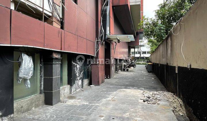 Gedung Komersil 3 Lantai di Kemang, Jalan Utama Dan Hook, ,Jaksel 2