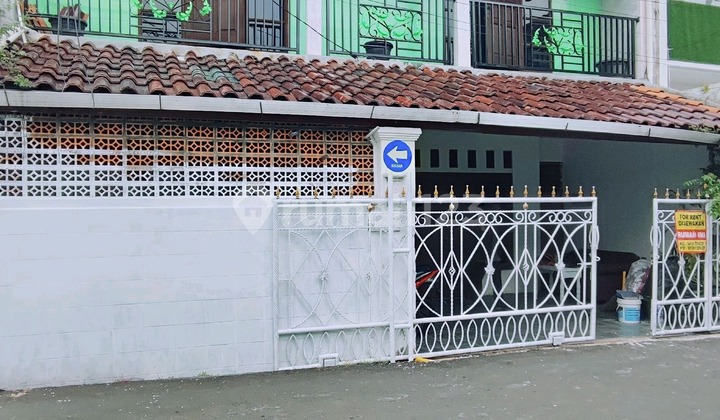 Rumah 2 Lantai Terawat dan Siap Huni di Tebet, Bebas Banjir Bisa Buat kantor atau Mess Karyawan Jakarta Selatan Rumah 2 Lantai Terawat dan Siap Huni di Tebet, Bebas Banjir Bisa Buat kantor atau Mess Karyawan Jakarta Selatan