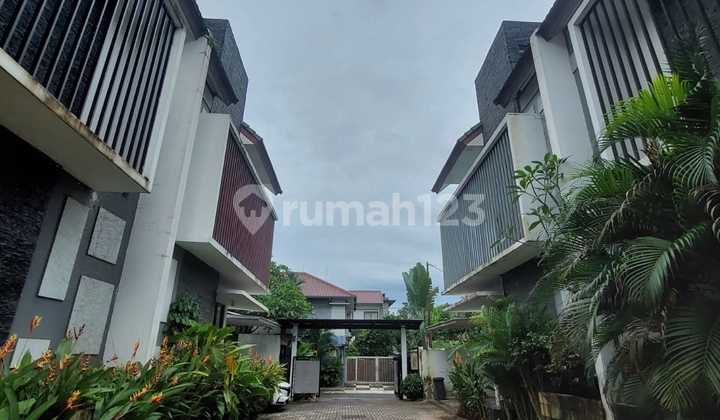Exclusive Well-Maintained and Ready-to-Occupy Townhouse in Kemang Area, Strategic Flood-Free Location Near Main Road, South Kemang, South Jakarta 2