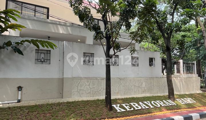 Rumah 2 Lantai Posisi Hook Lokasi Sangat Strategis di Area Pakubuwono Kebayoran Baru Jakarta Selatan Rumah 2 Lantai Posisi Hook Lokasi Sangat Strategis di Area Pakubuwono Kebayoran Baru Jakarta Selatan