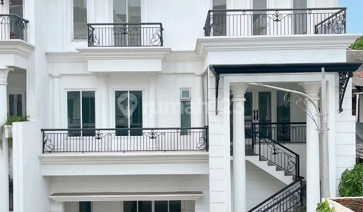 Beautiful Ready-to-Occupy Townhouse in Lebak Bulus, Flood-Free Fronting Main Road and Close to Toll Road, South Jakarta