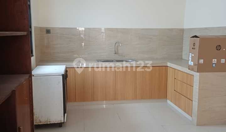 Rumah Terawat Dua lantai Siap Huni Baru Renovasi di Tebet , Akses Mudah Bebas Banjir Jakarta Selatan 2