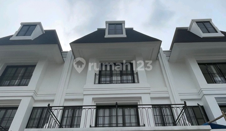 Modern Minimalist House with American Classic Design in Pesanggrahan Bintaro, Flood-Free, South Jakarta 2