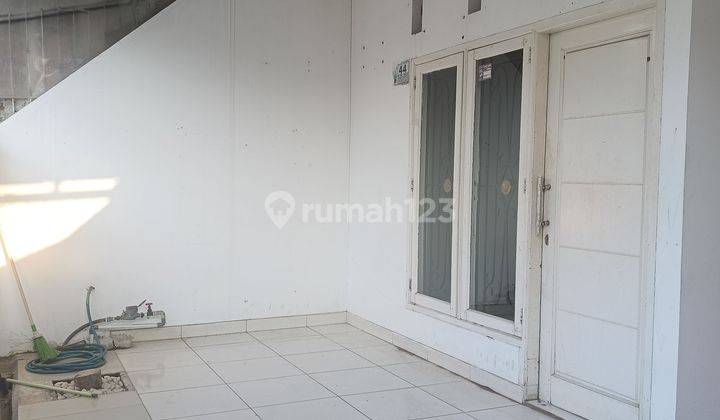 Dijual Rumah  2 Lantai Lokasi Strategis Jalan Bisa Untuk 2 Mobil  1