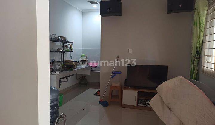 BARU RENOV! Rumah 3 Lantai dijual di Montana Village Gading Serpong  1