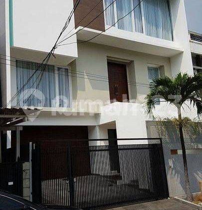 Rumah di Gading Kirana 3 Lantai Mewah semi Furnish  1