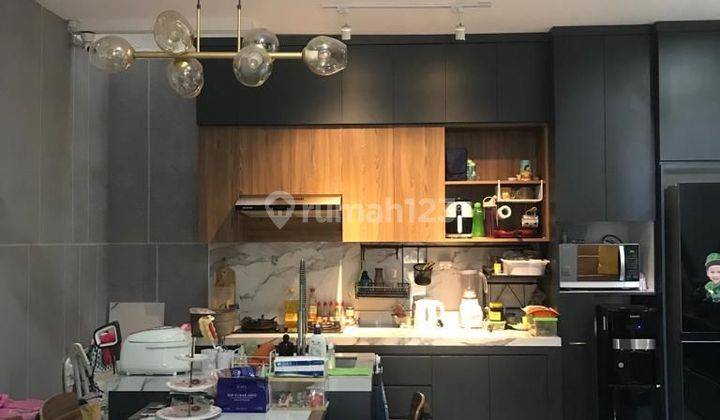 MINIMALIS! Rumah 3 Lantai di Citra Garden Puri dijual  2