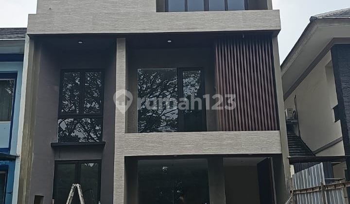 For Sale Brand New 3-Story House in Alam Sutera Feronia Semi Furnished! Very Good!