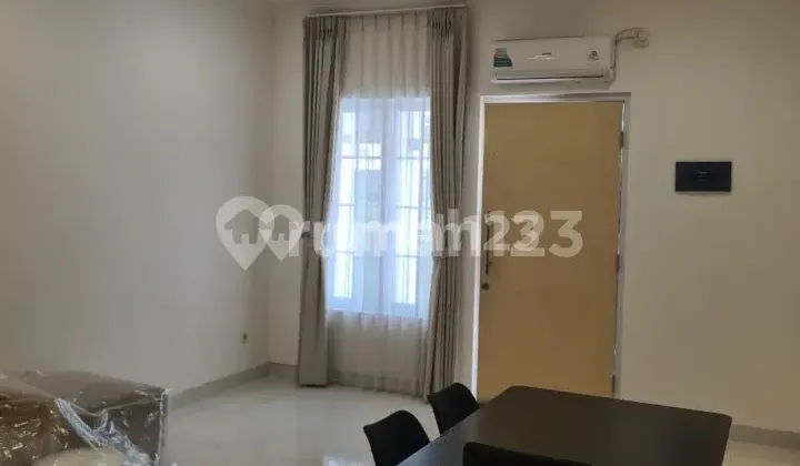 Cheapest! Fully Furnished House in The Icon Cluster Bsd City, Land Area 105 M², Building Area 200 M², 4+1 Bedrooms, 2+1 Bathrooms Ready to Occupy! 2