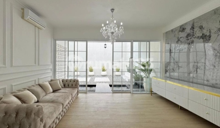 House for Sale in Delatinos BSD City, Good Condition, Equipped with Kitchen Set, Ready to Occupy!