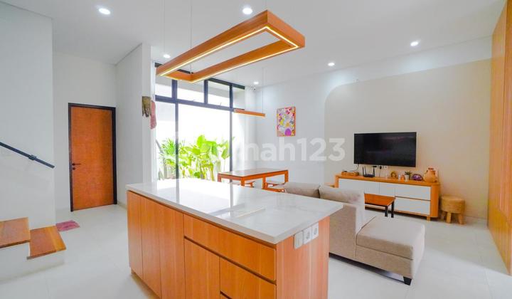  Dijual Rumah Rapih Interior Cakep Banget Di Cluster Amalfi Semi Furnished!