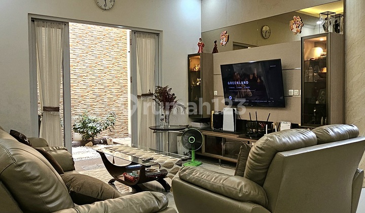 Rumah Semi Furnish Rapih Dijual Di Cluster Alicante Harga Murah! Siap Huni!