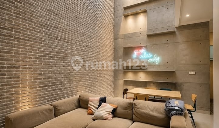 Fast Sale Menaggio Gading Serpong Semi-Furnished Interior (8X17) Living Area: 160M2 3+1 Bedrooms, 2+1 Bathrooms Fast Sale Menaggio Gading Serpong Semi-Furnished Interior (8X17) Living Area: 160M2 3+1 Bedrooms, 2+1 Bathrooms