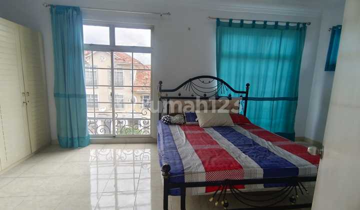 For quick sale, 2-story townhouse in Taman Paris, Lippo Karawaci. 2