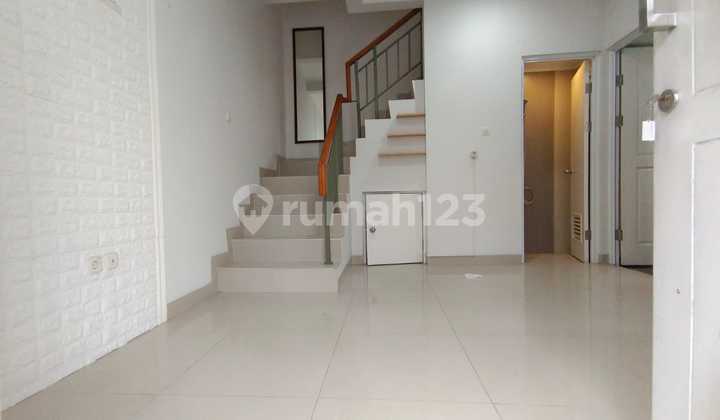 For rent: 2-story corner house in Malibu Village, Gading Serpong. For rent: 2-story corner house in Malibu Village, Gading Serpong.