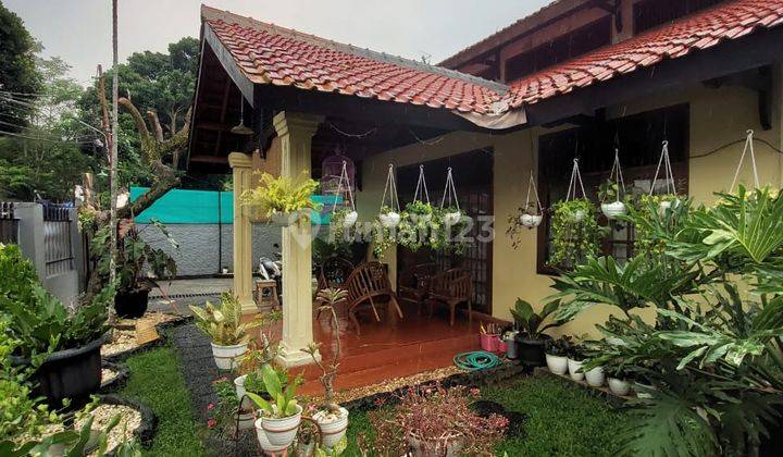 Rumah Cantik Satu Setengah Lantai Cirendeu Sentuhan Ornamen Kayu 1