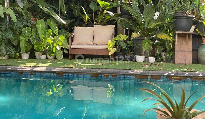 Rumah Ada Kolam Renang Kondisi Apik Terawat Bali View Cirendeu 1